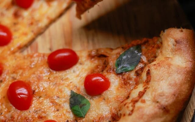 How to Make Homemade Pizza Dough (Crispy Base, Chewy Crust)