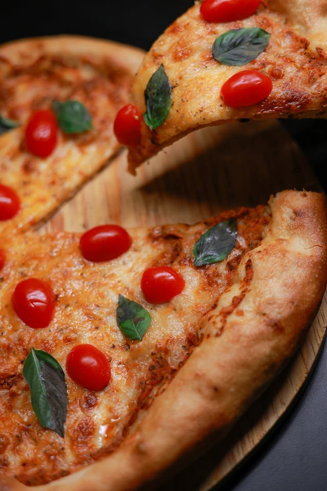 How to Make Homemade Pizza Dough (Crispy Base, Chewy Crust)